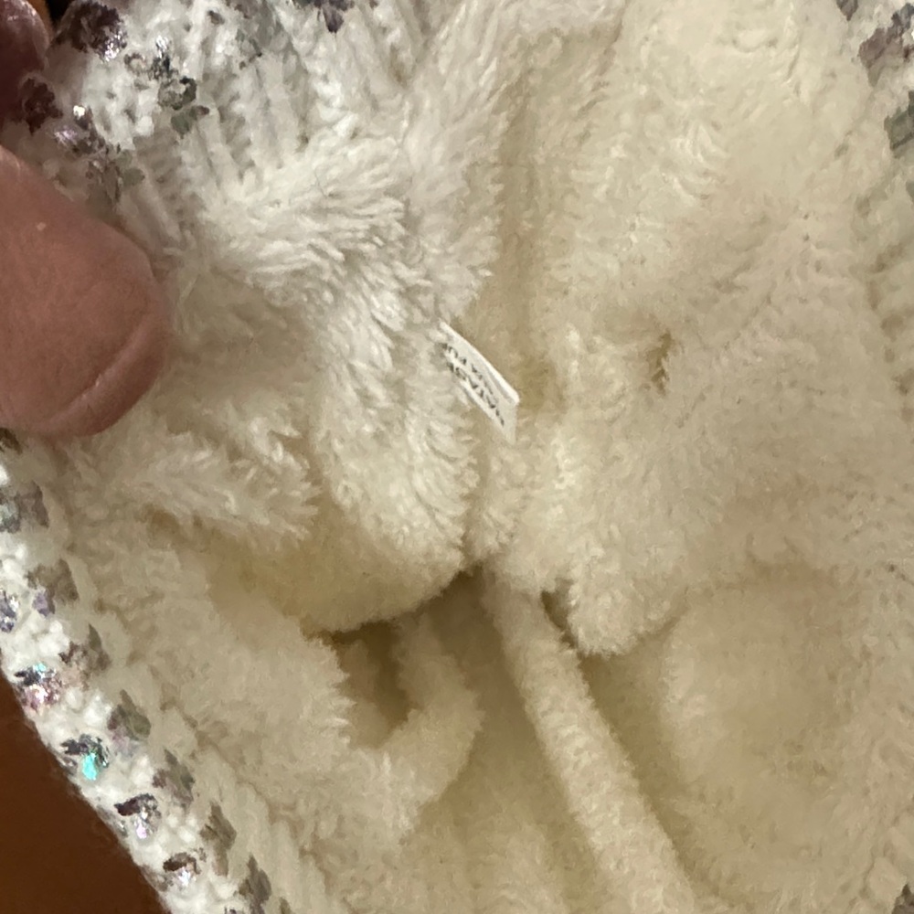 Sequin Beanie with Faux Fur Pom NWOT - Picture 3 of 4